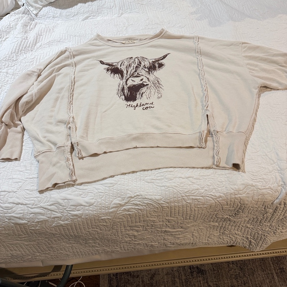 We The Free Cream Highland Cow Graphic Crewneck - Picture 11 of 15